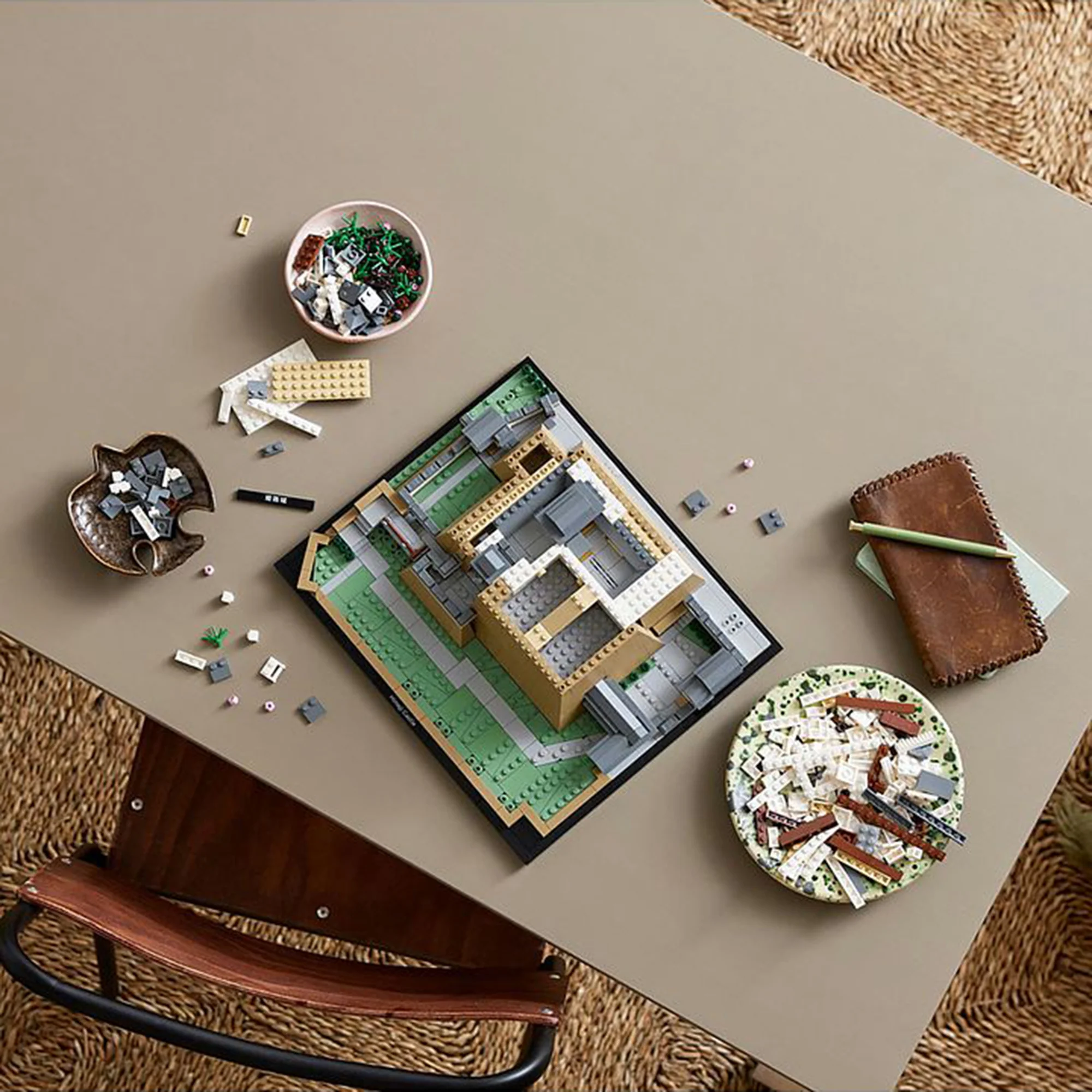 LEGO Architecture Landmarks Collection: Himeji Castle 21060 (2125 pieces) - Image 4