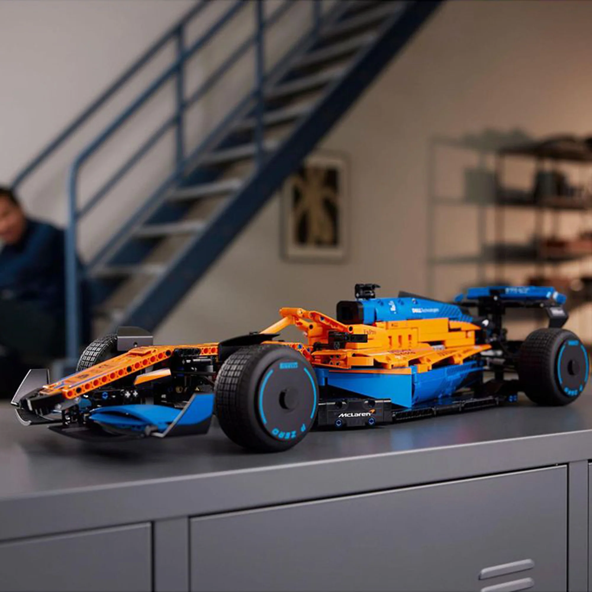 LEGO Technic McLaren Formula 1 Race Car 42141 - Image 3